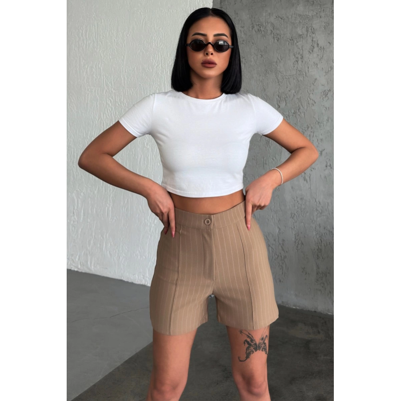 Zarif Ve Şıklığı Bir Arada Sunan Yüksek Bel Krep Esnek Çimalı Çizgili Şort Bej Zarif Ve Şıklığı Bir Arada Sunan Yüksek Bel Krep Esnek Çimalı Çizgili Şort Bej