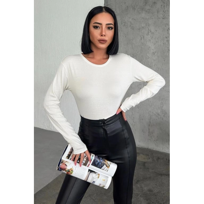 Rahat Ve Şık Uzun Kollu Bisiklet Yaka Likralı Viskon Penye Body Ekru Rahat Ve Şık Uzun Kollu Bisiklet Yaka Likralı Viskon Penye Body Ekru