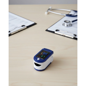 Kolay Kullanımlı Parmak Tipi Pulse Oksimetre Ev Tipi Kullanım